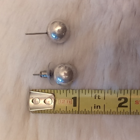 💵2/$10Bundle and Save💵 NWOT Silver Toned Distressed Stud Ball Earrings - Picture 7 of 9